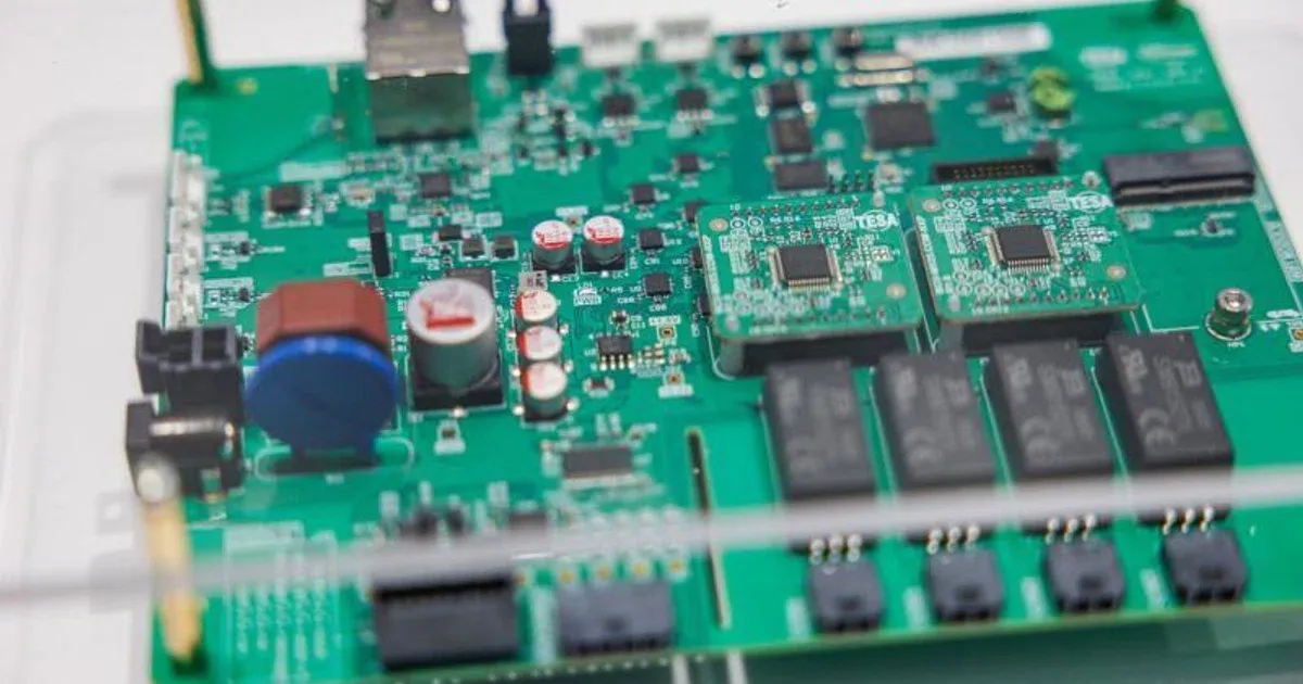 Semiconductor components on a circuit board