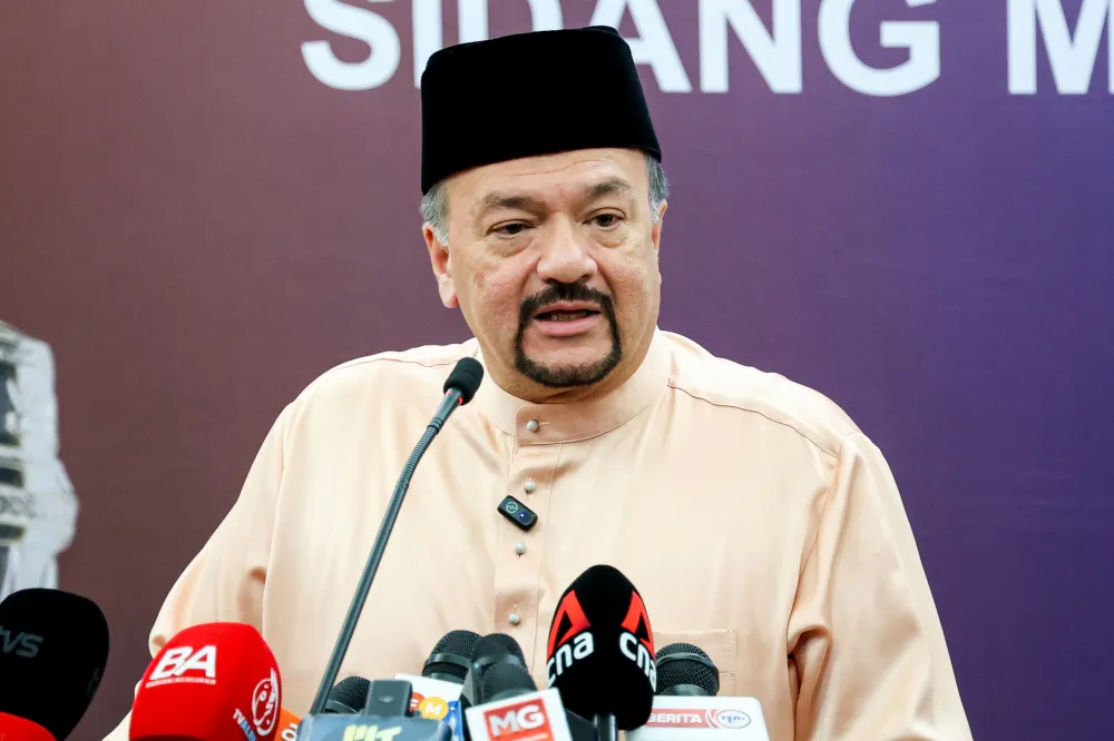 Malaysian ringgit banknotes beside budget documents