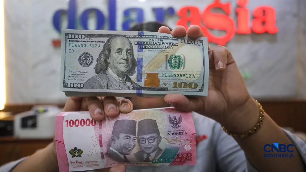 Indonesian rupiah banknotes beside US dollar notes