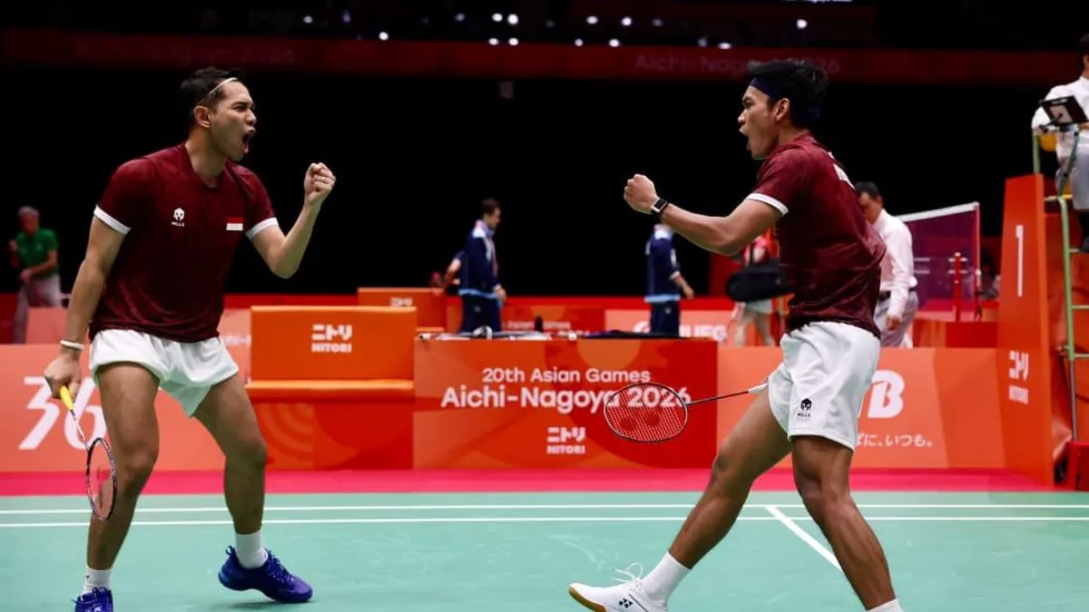 Badminton rackets and a shuttlecock beside a court