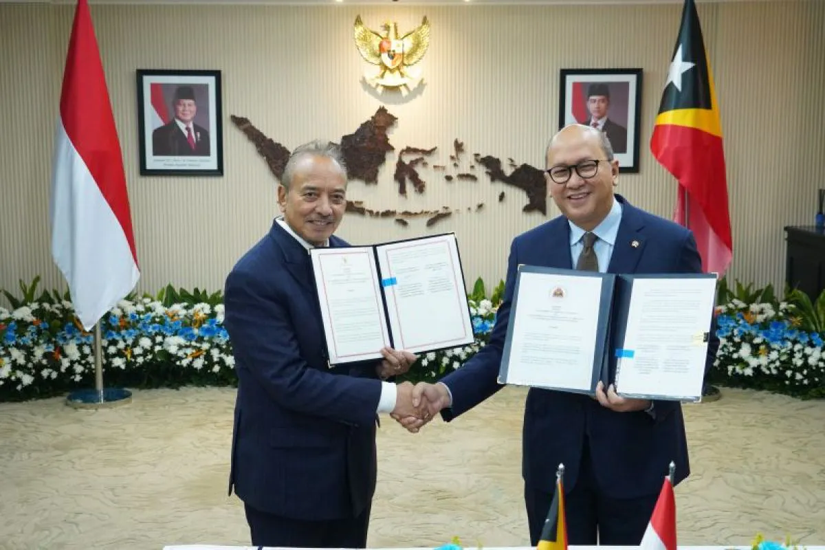 Indonesian and Timor-Leste flags displayed side by side