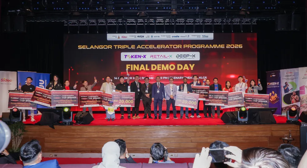 Illustration of startup founders presenting business ideas to a judging panel