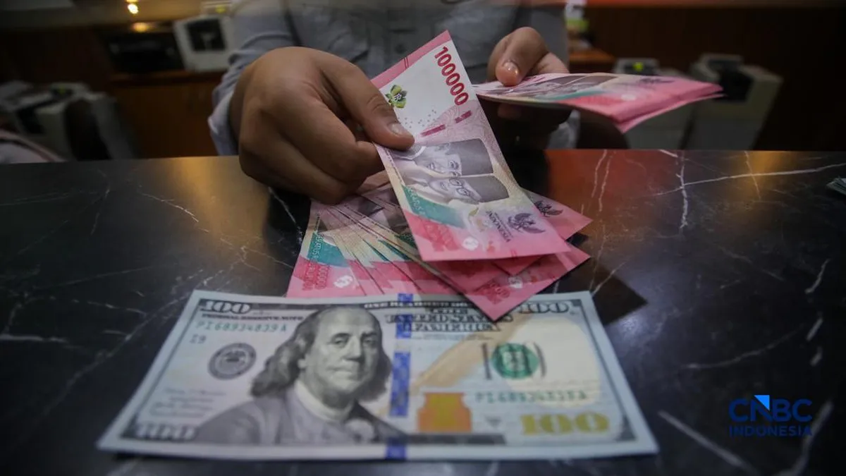 Indonesian rupiah banknotes beside US dollar banknotes