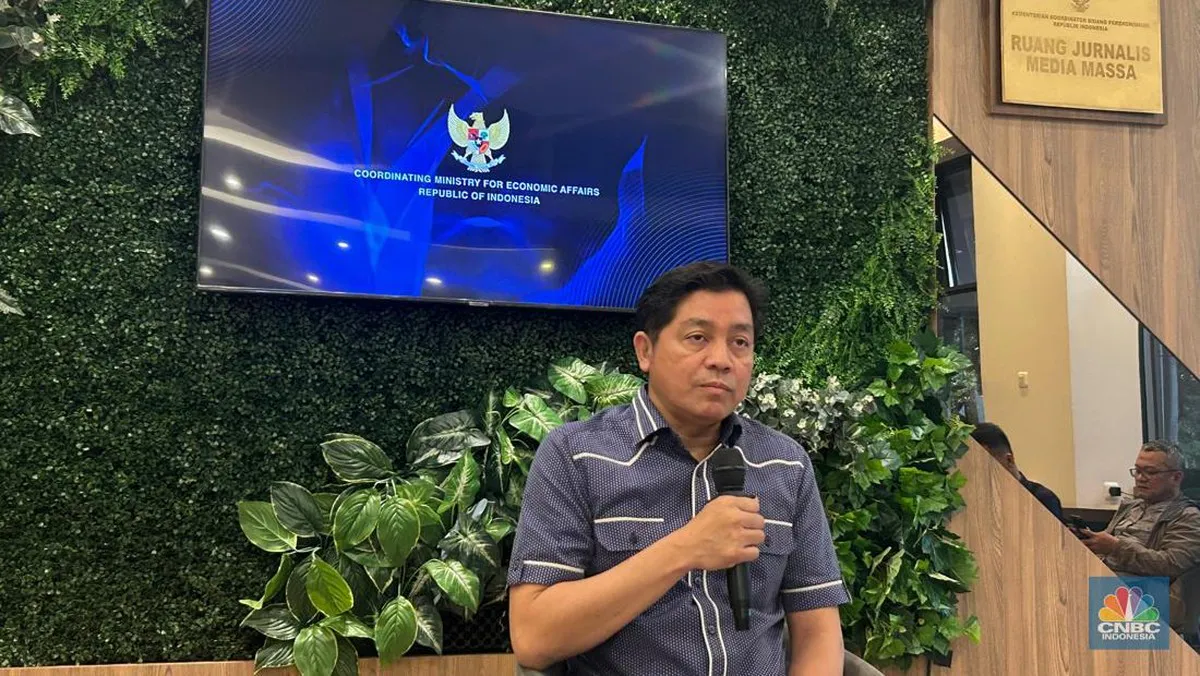 Indonesian and European Union flags beside conference documents