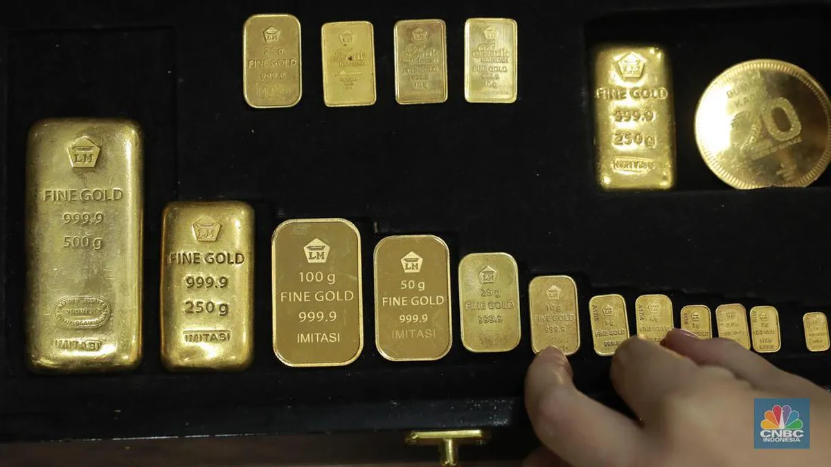 Gold bars arranged on a neutral background