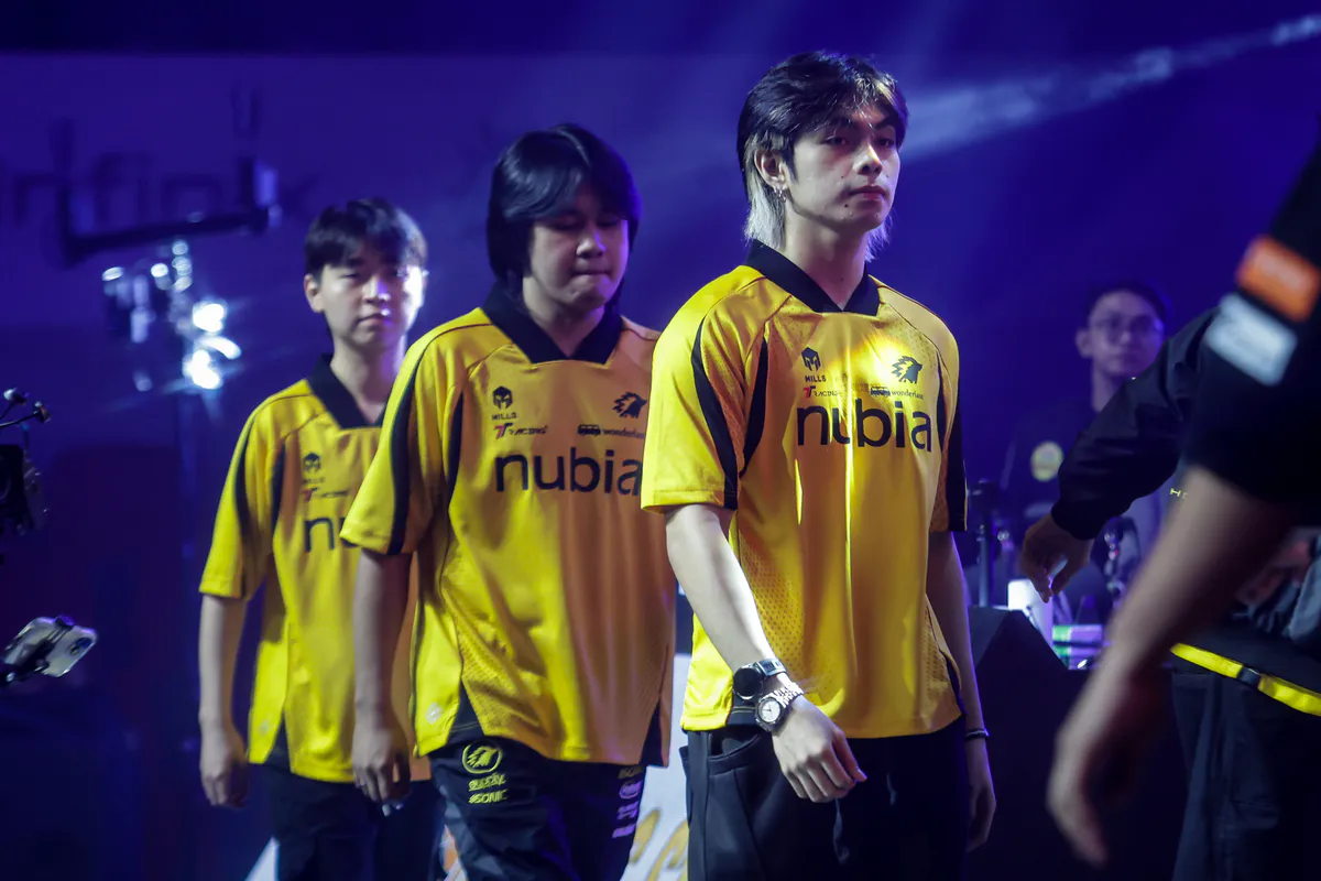 Gaming phones and headsets arranged on an esports competition desk