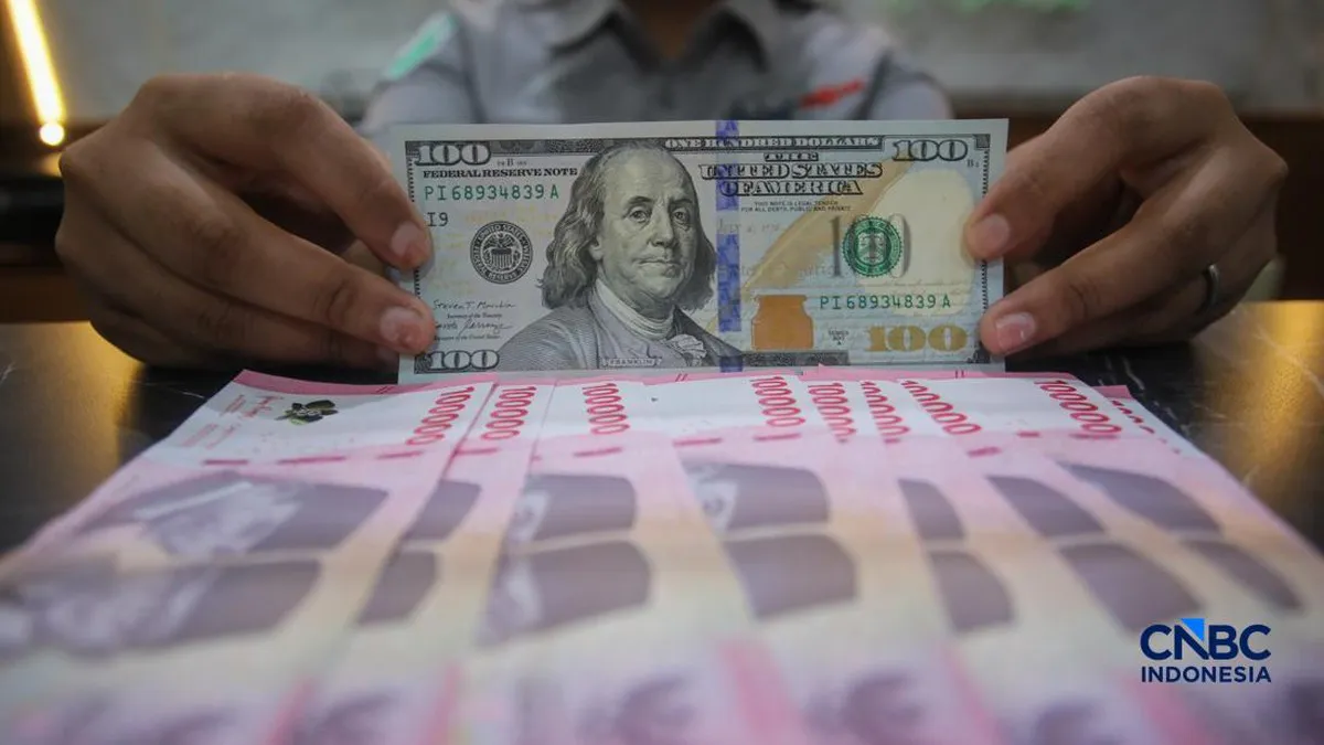 Indonesian rupiah banknotes beside US dollar notes