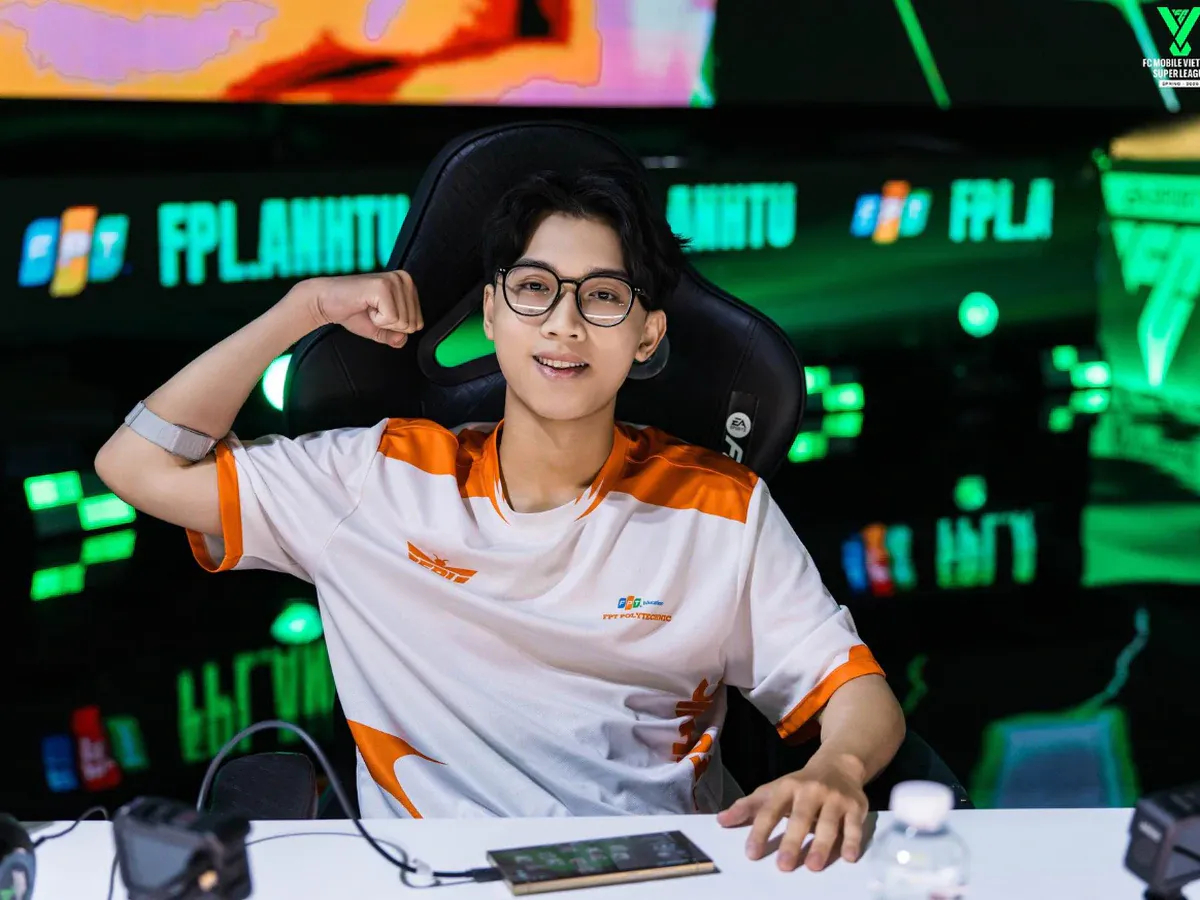 Mobile phone and gaming headset on a desk