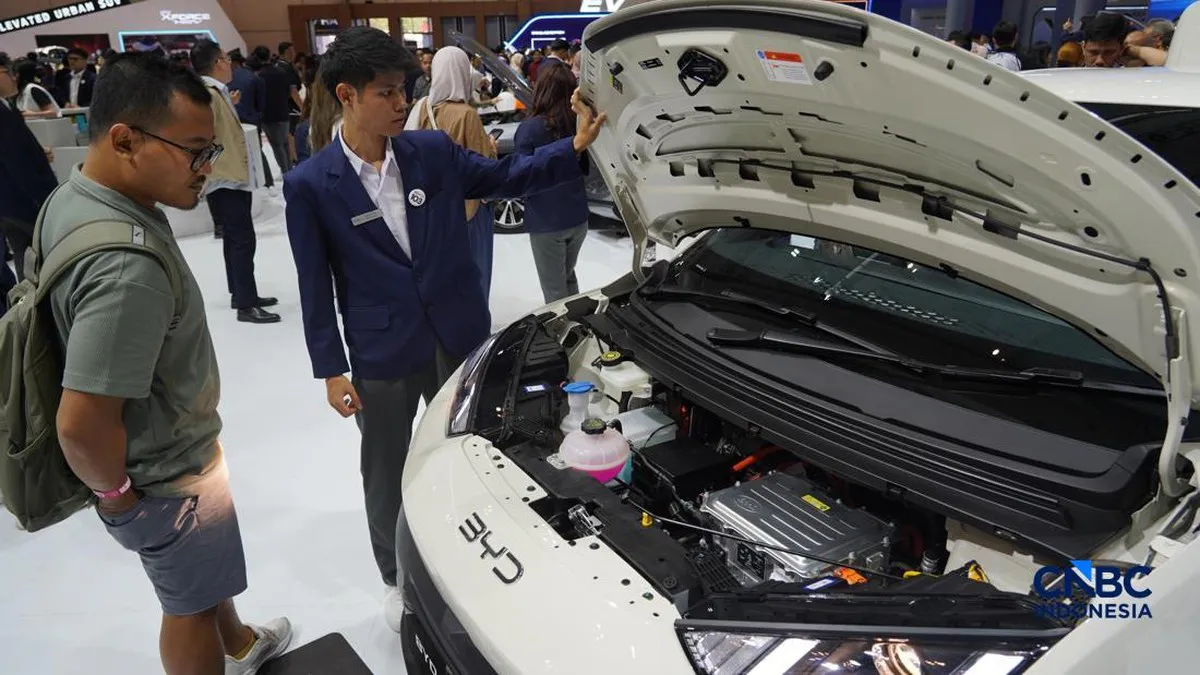 Electric cars displayed in an indoor vehicle showroom
