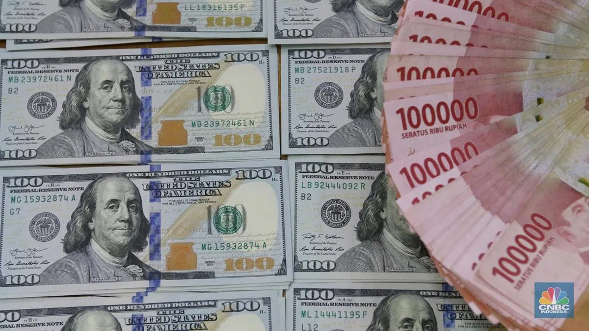 Indonesian rupiah banknotes alongside US dollar notes