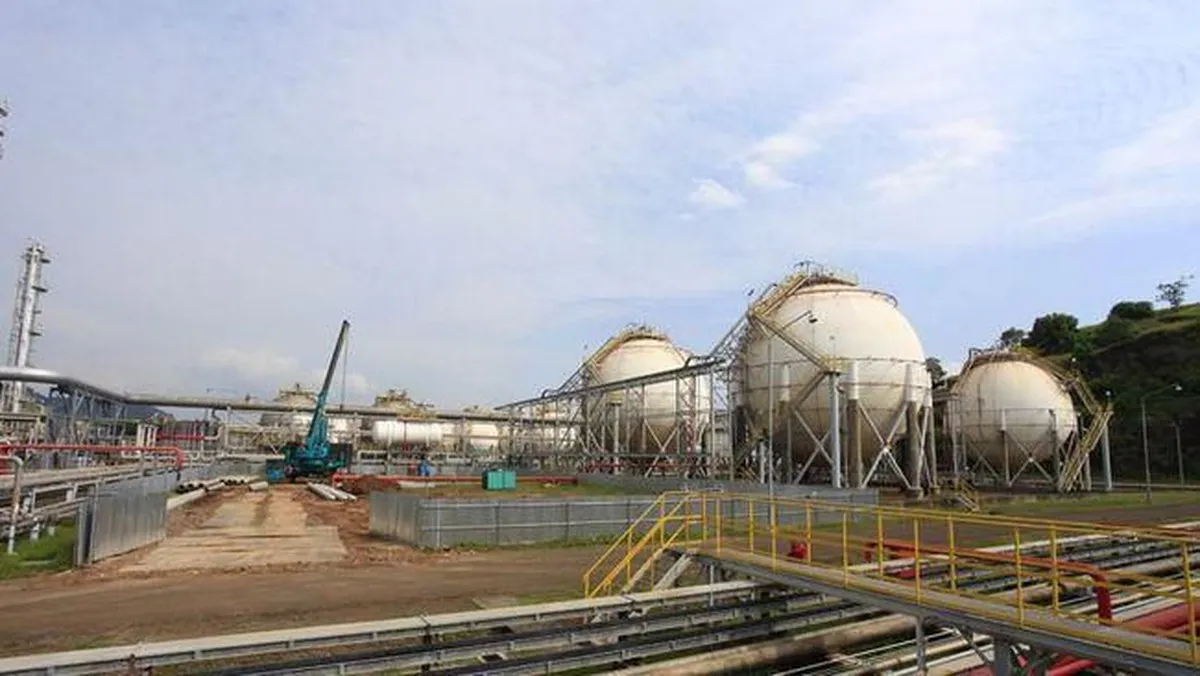 Industrial processing facilities with pipes and storage tanks